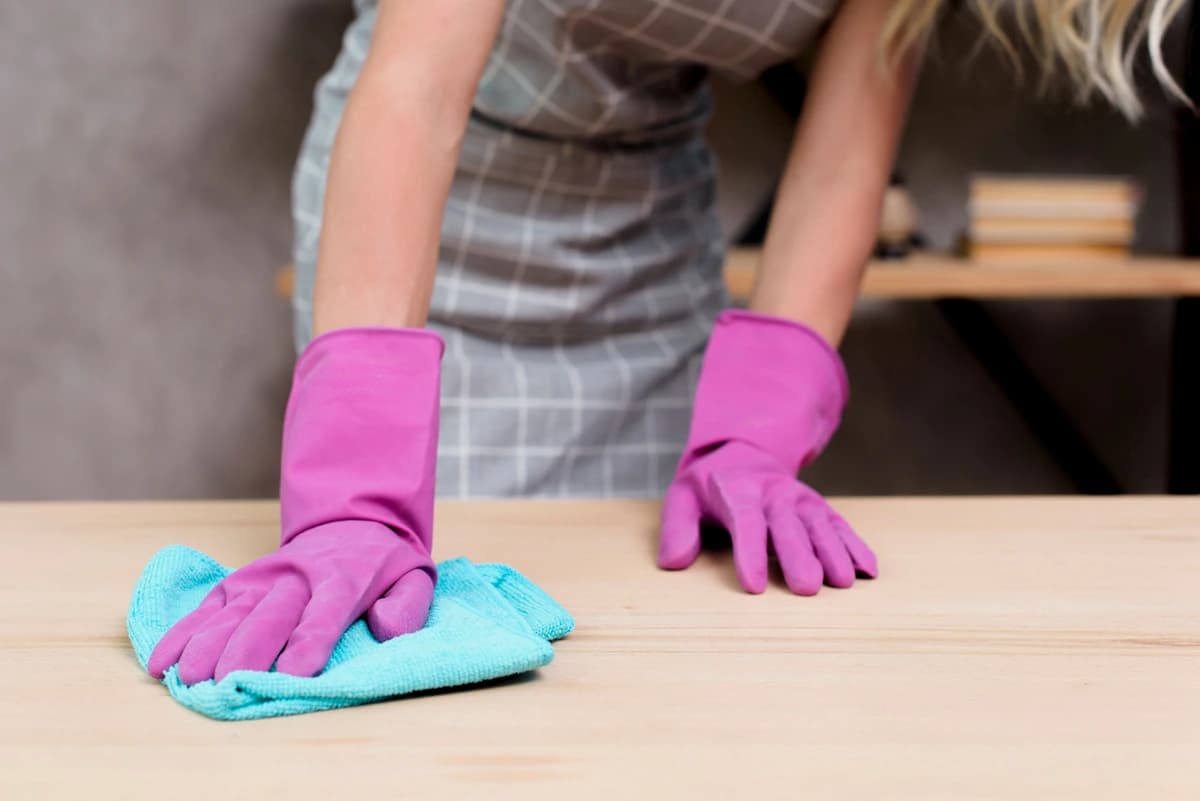 End of tenancy cleaning in a freshly cleared property